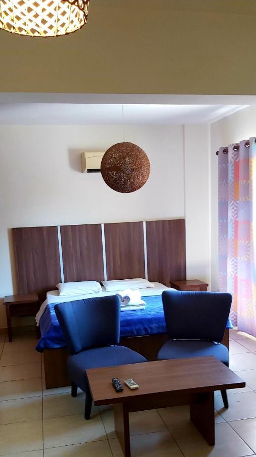 Lakis Court *