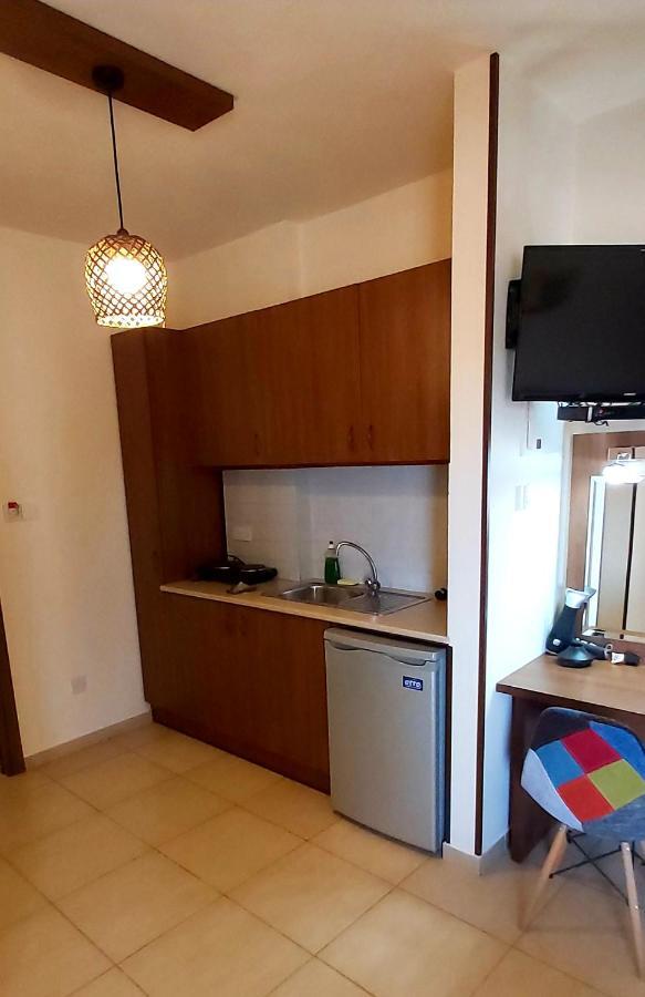 Lakis Court Apartment *