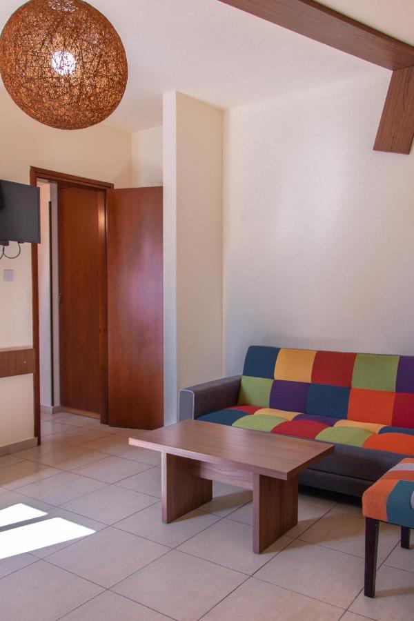 Lakis Court Apartment Larnaka