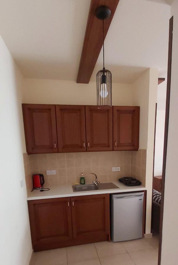 Апартаменти Lakis Court *