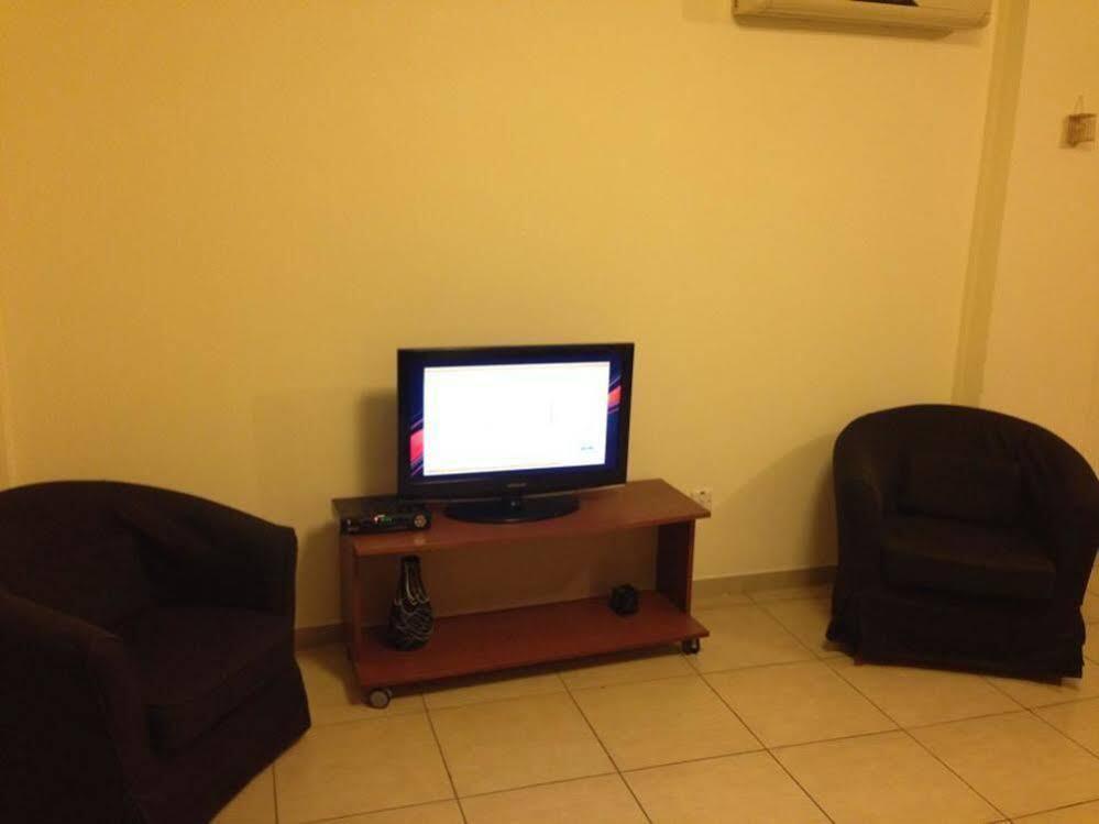 Апартаменти Lakis Court *